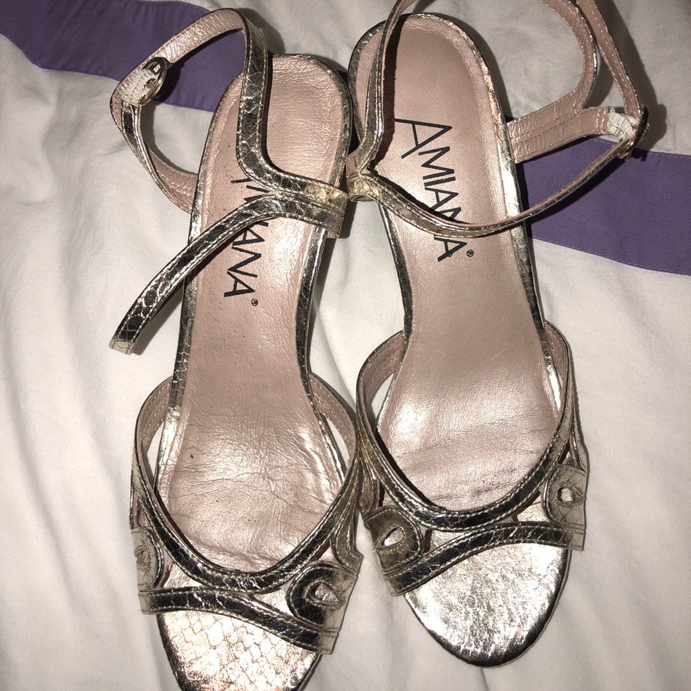 AMIANA Golden open toe heels